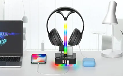 Soporte para auriculares RGB con puerto de carga 3USB y 2 clavijas de toma  de corriente alterna, 8 modos de luz, base de goma antideslizante para